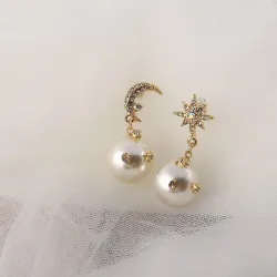 Star Moon Design Earrings - Drop StyleOorbellen