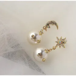 Star Moon Design Earrings - Drop StyleOorbellen