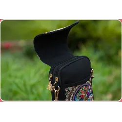 Embroidery - Floral - Shoulder bagsTassen