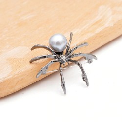 Araignée blanche avec perle - broche élégante