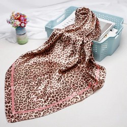 Élégant foulard carré avec imprimé léopard - soie