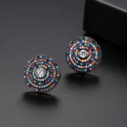 Boucles d'oreilles rondes élégantes avec des cristaux