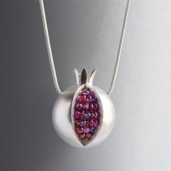 Fashionable necklace with pomegranate fruitNecklaces