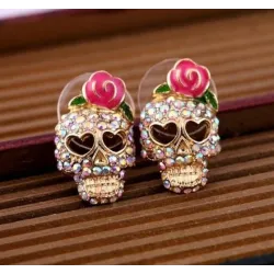 Crâne en cristal avec rose - petites boucles d'oreilles