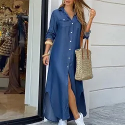 Lange losse jurk met knopen - denim / moderne printJurken