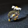 Kleine egel met een bloem - brocheBroches