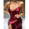 Sexy zijden jurk - kuitlengte - dunne bandjes - met zijsplitJurken