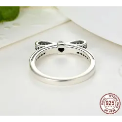 Kristallen strikknoop - sieradenset - halsketting / oorbellen / ring - 925 sterling zilverHalskettingen