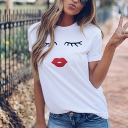T-shirt tendance à manches courtes - cils / lèvres rouges