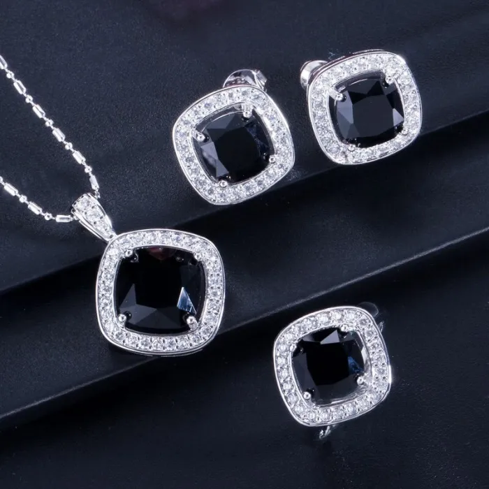 Elegante sieradenset - ketting / oorbellen / ring - met saffier - sterling zilverHalskettingen
