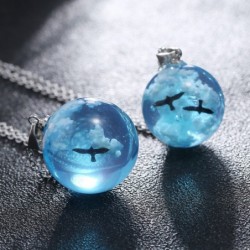 Creative Transparent Luminous Resin Round Ball Pendant Necklace Women Men Fashion Blue Sky Clouds Birds Necklace Jewelry