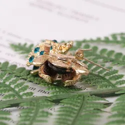 Crystal ladybird - elegant broochBrooches