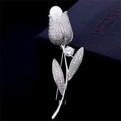 Luxe witte kristallen broche met roos / parelBroches