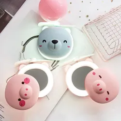 Mini zakspiegeltje - met ventilator - LED lampje - spaarvarken vormMake-Up