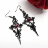 Oorbellen in gotische / punkstijl - zwart kruis / rood kristalOorbellen