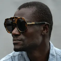 Lunettes de soleil à la mode - monture surdimensionnée - flèche décorative en métal - unisexe