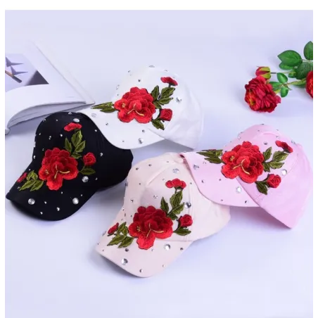 Modieuze baseballcap - met geborduurde rozen / kristallen / studsPetten & Hoeden