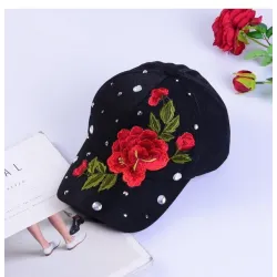 Modieuze baseballcap - met geborduurde rozen / kristallen / studsPetten & Hoeden