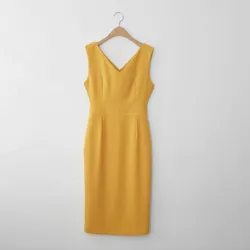 Robe jaune élégante - avec col V / fente dos / sans manches