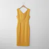 Robe jaune élégante - avec col V / fente dos / sans manches