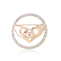 Broche ronde élégante - avec cristaux - mains jointes en forme de coeur
