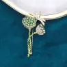 Fleur de lotus avec libellule en cristal - broche élégante