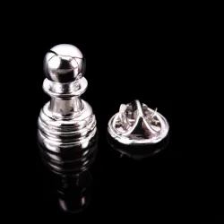 Broche en argent classique - épingle - conception d'échecs
