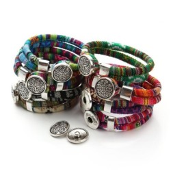 Armband in Boheemse stijl - kleurrijk gelaagd katoen - Tibetaans zilver - drukknoopArmbanden