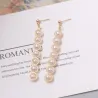 Boucles d'oreilles longues dorées élégantes - métal géométrique avec perles