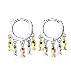 Petites boucles d'oreilles rondes argentées - poissons pendants
