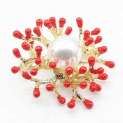 Corail rouge avec perle - broche en or