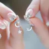 Boucles d'oreilles asymétriques étoile/lune - avec cristaux