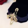 Abeille en or brillant - broche en cristal