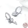 Asymmetrische zilveren oorbellen - hartje / sleutel - met kristallen - 925 sterling zilverOorbellen
