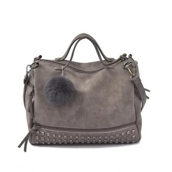 Vintage tas van nubuckleer met klinknagels / pom pom van bontTassen