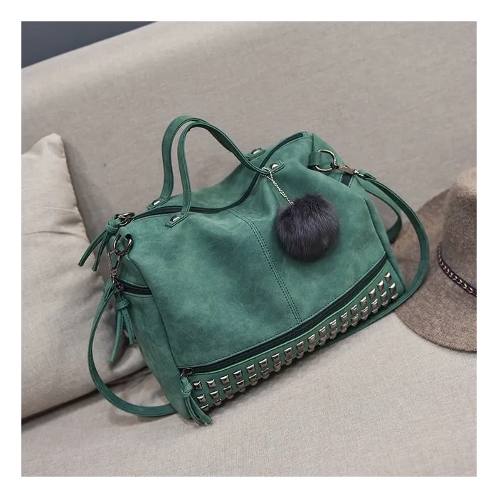 Vintage tas van nubuckleer met klinknagels / pom pom van bontTassen
