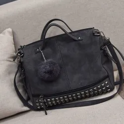Vintage tas van nubuckleer met klinknagels / pom pom van bontTassen
