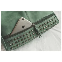 Vintage tas van nubuckleer met klinknagels / pom pom van bontTassen