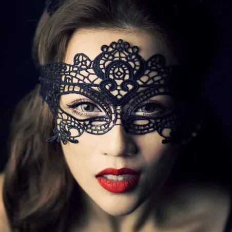 Masque vénitien en dentelle noire