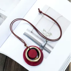 Vintage handgemaakte hanger - lange ketting - leren touwkettingHalskettingen