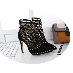 Enkellaarzen met hoge hak - cut-out design - met klinknagels/ritsHoge hakken