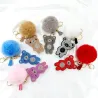 Ourson en cristal avec pompon en fourrure - porte-clés