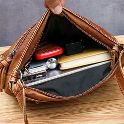 Sac à bandoulière en cuir - avec rivets