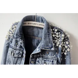 Veste courte en jean - avec perles décoratives