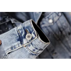 Veste courte en jean - avec perles décoratives