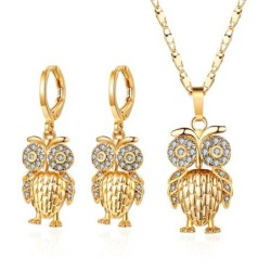 Ensemble de bijoux dorés - avec des hiboux en cristal - collier / boucles d'oreilles
