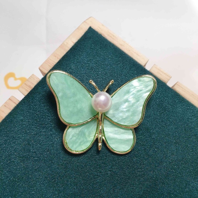 Papillon coquillage avec perle - broche