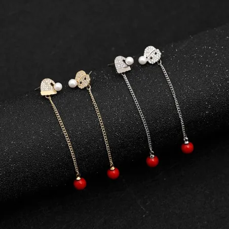 Boucles d'oreilles longues de Noël - avec cristaux - bonhomme de neige / chapeau / perle