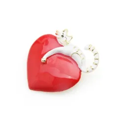 Coeur rouge avec chat paresseux - broche en émail