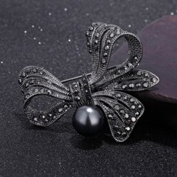 Broche fleur en cristal - avec perle noire